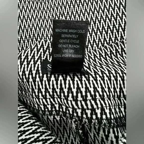 Soho Apparel Ltd Black and White Print Pencil Skirt - Size S - Picture 8 of 8